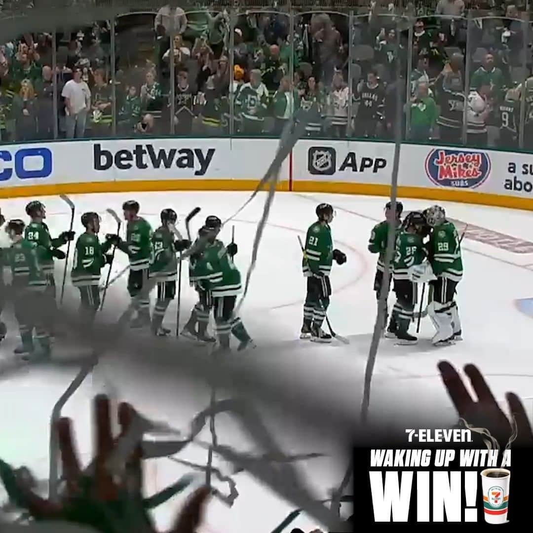 ダラス・スターズのインスタグラム：「Hug your playoff shutout goalie 🫂」