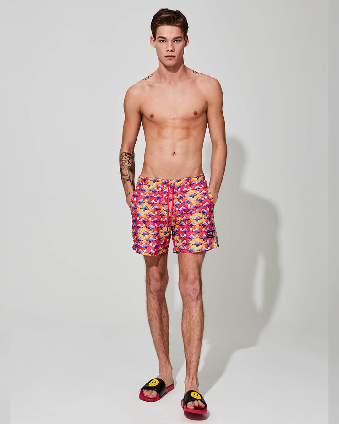 ウィーエスシーさんのインスタグラム写真 - (ウィーエスシーInstagram)「Stay stylish at the beach or pool this season with our Zack Aop Swim Trunks. Crafted to last, with a full lining and all-over print, these 5" swim trunks are comfortable and durable. Enjoy a worry-free day in the sun, and look good while doing it ☀️  Spring/Summer 2023 is available now worldwide at WeSC.com 🌐 • • • • • • #wesc #wesc1999 #wearethesuperlativeconspiracy #streetwear #hypebeast #hypebeaststyle #highsnobietystyle #highsnobiety #ss23 #springsummer2023」4月27日 1時27分 - wesc1999