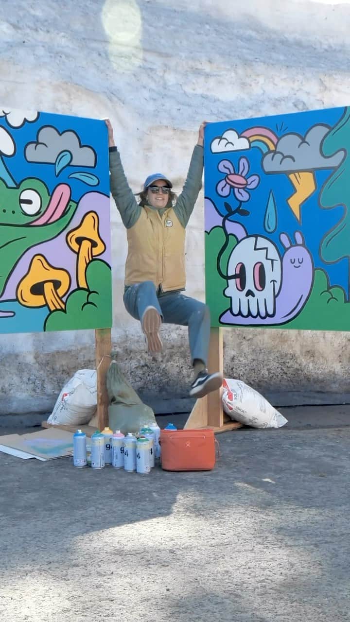 ニクソンのインスタグラム：「Recently, we headed up to @woodwardtahoe to celebrate the launch of the @hannaheddyart x #Nixon collection.  30 lucky participants were able to paint portions of the custom paint-by-numbers mural with Hannah herself! Once the mural was finished, it was cut into 4 equal pieces, which will be displayed at @woodwardcamp locations across the country.   🎥 @sky_ramirez」
