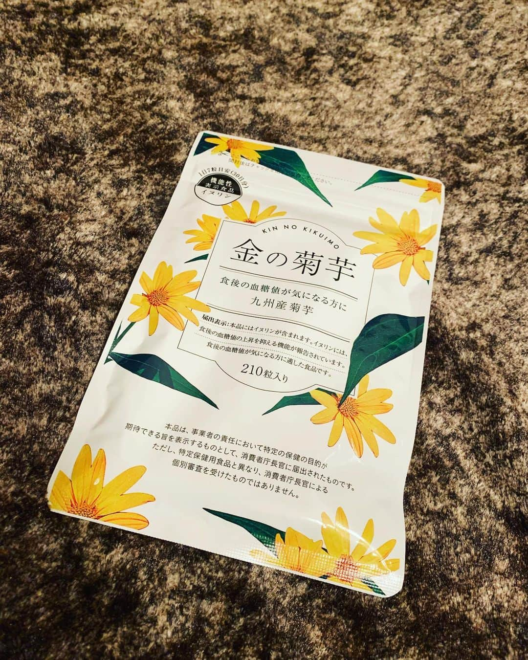 KagitaYukikoさんのインスタグラム写真 - (KagitaYukikoInstagram)「🌼菊いもサプリ🌼  最近、外食続きで 気になるから 継続して 飲んでます(*'ω'*)  血糖値上昇を抑える 天然の食物繊維サプリ♡♡  天然の食物繊維イヌリンが たっぷり含まれる ＊金の菊芋＊は 食後の血糖値の上昇を抑える 機能が届出されており、 たくさんのメディアでも紹介されてます♪♪  九州産の農薬不使用栽培の菊芋を 99％含有し、 モンドセレクションで金賞を受賞✨✨ 医師監修の信頼のサプリ♡♡  ⭐️お酒や甘いものを控えている ⭐️腹8分目の食事を心がけている  こんな方々におすすめのサプリで、 食前に飲むのが ベストなタイミング🌈  #ゆきんこ #ダイエット #サプリ PR @naturelife_supli #ナチュレライフ  #金の菊芋  #菊芋  #菊芋サプリ  #イヌリン  #イヌリンサプリ  #血糖値対策  #血糖値の上昇を抑える」4月27日 1時35分 - mermaid.yukinko