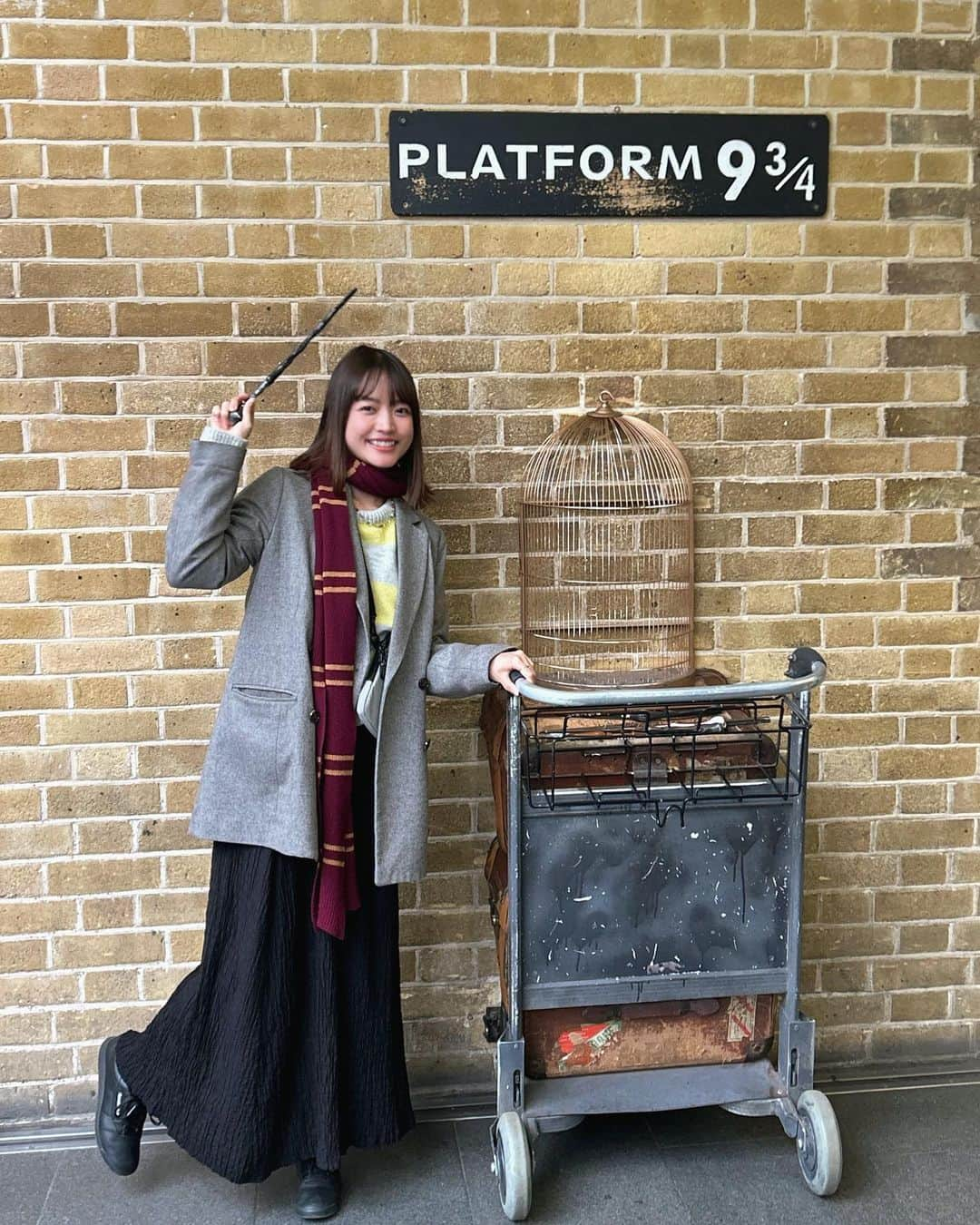 寺川里奈さんのインスタグラム写真 - (寺川里奈Instagram)「📍Platform 9 3/4  On my way to hogwarts🏰🪄  #harrypotter  #kingscross  #hogwarts #plataform #london #england」4月27日 7時02分 - rina_terakawa