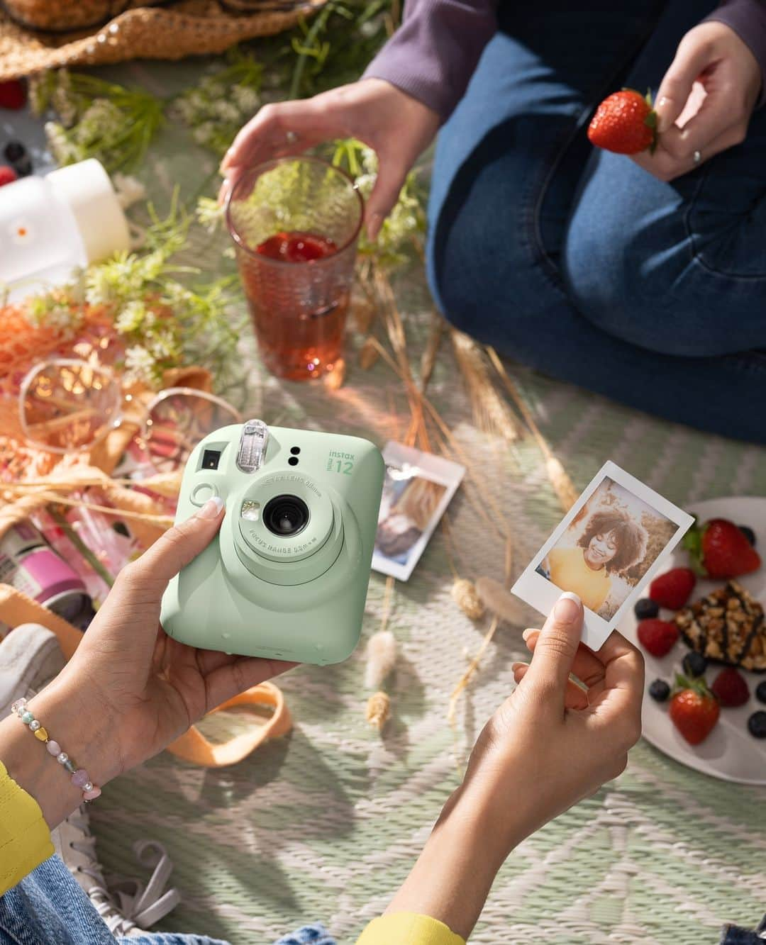 Fujifilm Instax North Americaのインスタグラム：「We grabbed our bestie and Mini 12 and went on the cutest picnic 💐💖 Tag your picnic boo!⁠ .⁠ .⁠ .⁠ #DontJustTakeGive⁠ #InstaxMini12⁠ #FillYourWorldWithJoy」