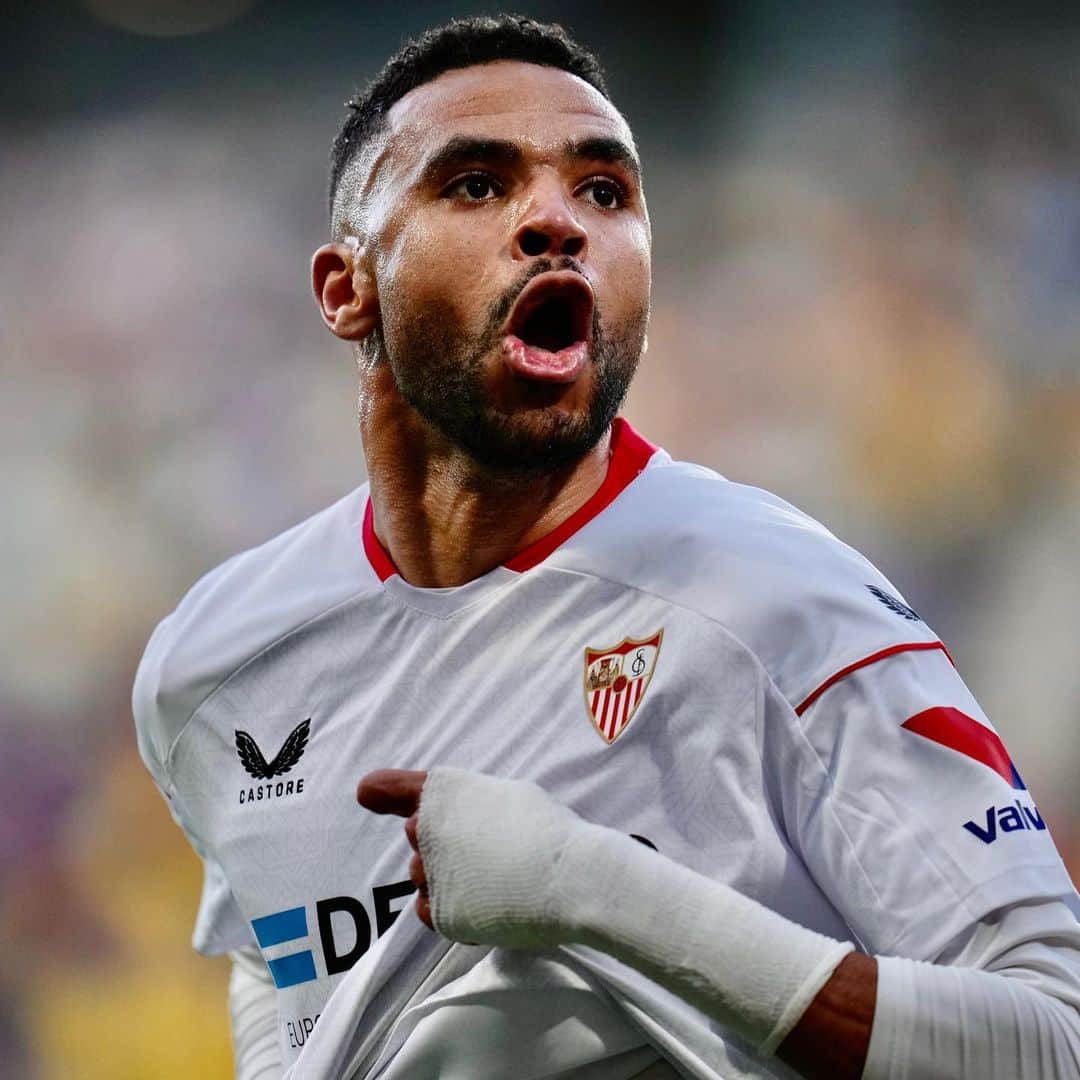 セビージャFCのインスタグラム：「❤️ Nuestro delantero, Youssef En-Nesyri, está nominado a ‘𝐉𝐮𝐠𝐚𝐝𝐨𝐫 𝐝𝐞𝐥 𝐌𝐞𝐬’ de Abril en @laliga.   💪🏽🇲🇦 ¡Enhorabuena, @ennesyri15!  #WeareSevilla #NuncaTeRindas #POTM」