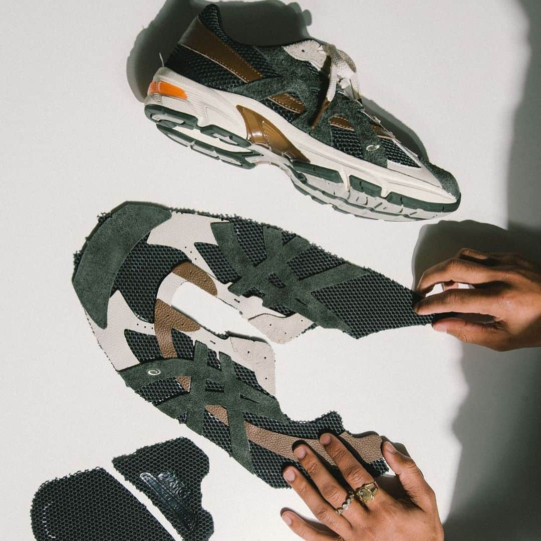 Titoloさんのインスタグラム写真 - (TitoloInstagram)「Coming Soon👀 ASICS and HAL STUDIOS have teamed up once again to launch the GEL-1130 MK II 'FOREST', the latest iteration of their collaborative partnership.   ★ Release: Saturday, April 29 ➡ available online @titoloshop  ★ HAL STUDIOS x ASICS GEL-1130   ★ Style Code 🔎 1201A924 300  #asicsswitzerland #sneakers #halstudios #GEL1130 #soundmindsoundbody #newstyle #liveuplifted #montanasportstyle #titoloshop #classics #fashion #sneaker #sneakerlove #collab #sneakerheads」4月27日 2時01分 - montanasportstyle