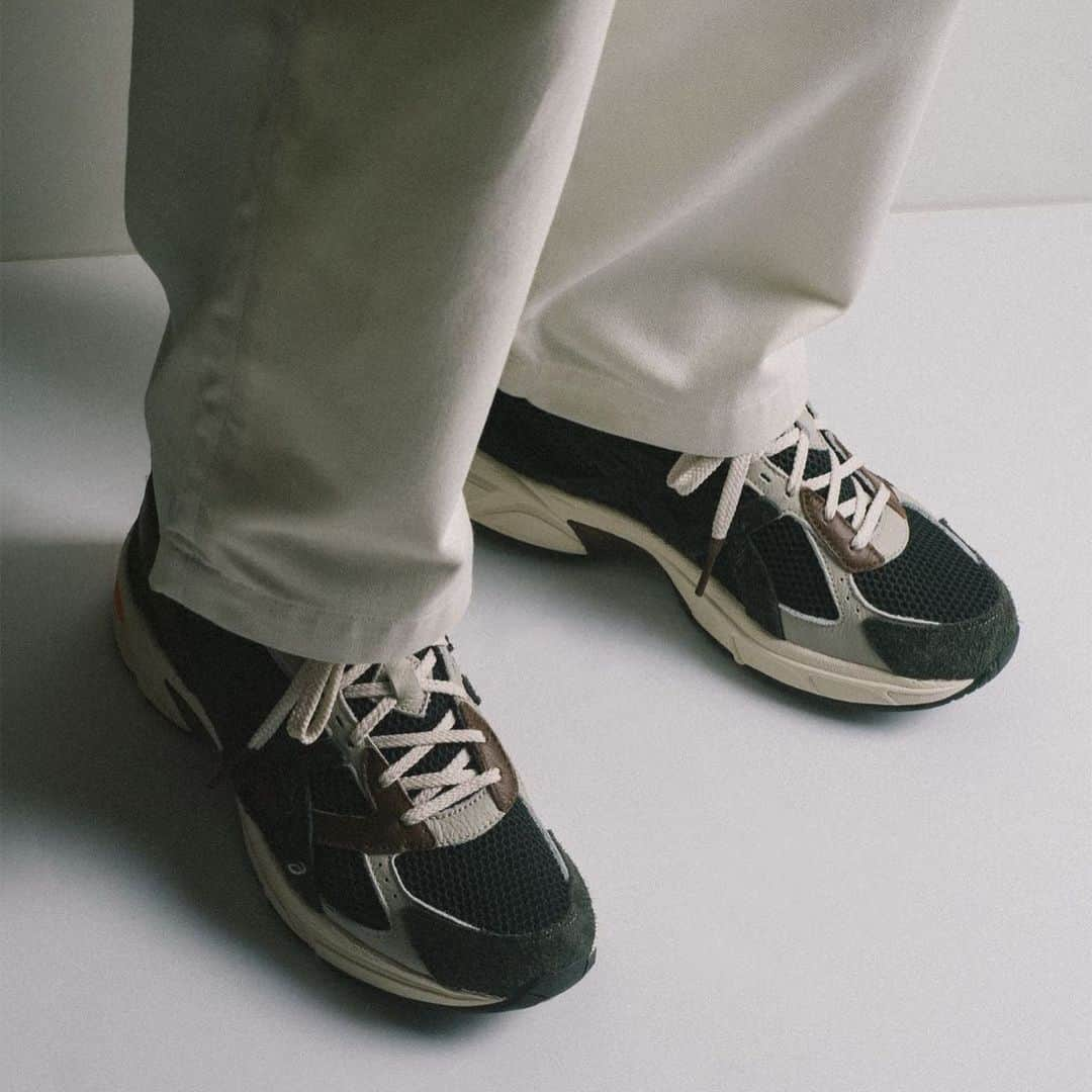 Titoloさんのインスタグラム写真 - (TitoloInstagram)「Coming Soon👀 ASICS and HAL STUDIOS have teamed up once again to launch the GEL-1130 MK II 'FOREST', the latest iteration of their collaborative partnership.   ★ Release: Saturday, April 29 ➡ available online @titoloshop  ★ HAL STUDIOS x ASICS GEL-1130   ★ Style Code 🔎 1201A924 300  #asicsswitzerland #sneakers #halstudios #GEL1130 #soundmindsoundbody #newstyle #liveuplifted #montanasportstyle #titoloshop #classics #fashion #sneaker #sneakerlove #collab #sneakerheads」4月27日 2時01分 - montanasportstyle