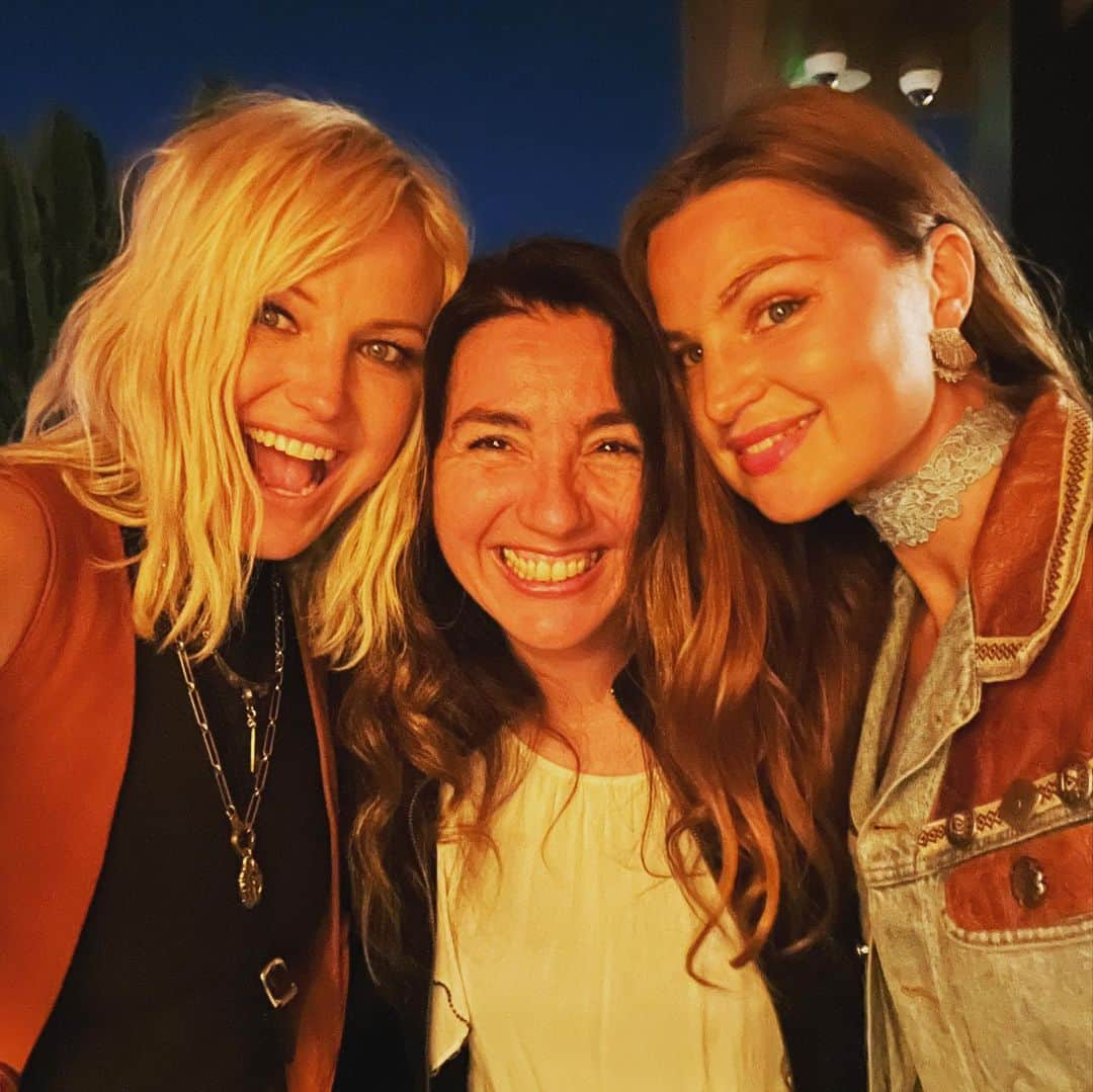 マリン・アッカーマンさんのインスタグラム写真 - (マリン・アッカーマンInstagram)「Cowgirls night out 🤠🤩#girlsnight #thesebootsweremadeforwalking」4月27日 2時07分 - malinakerman