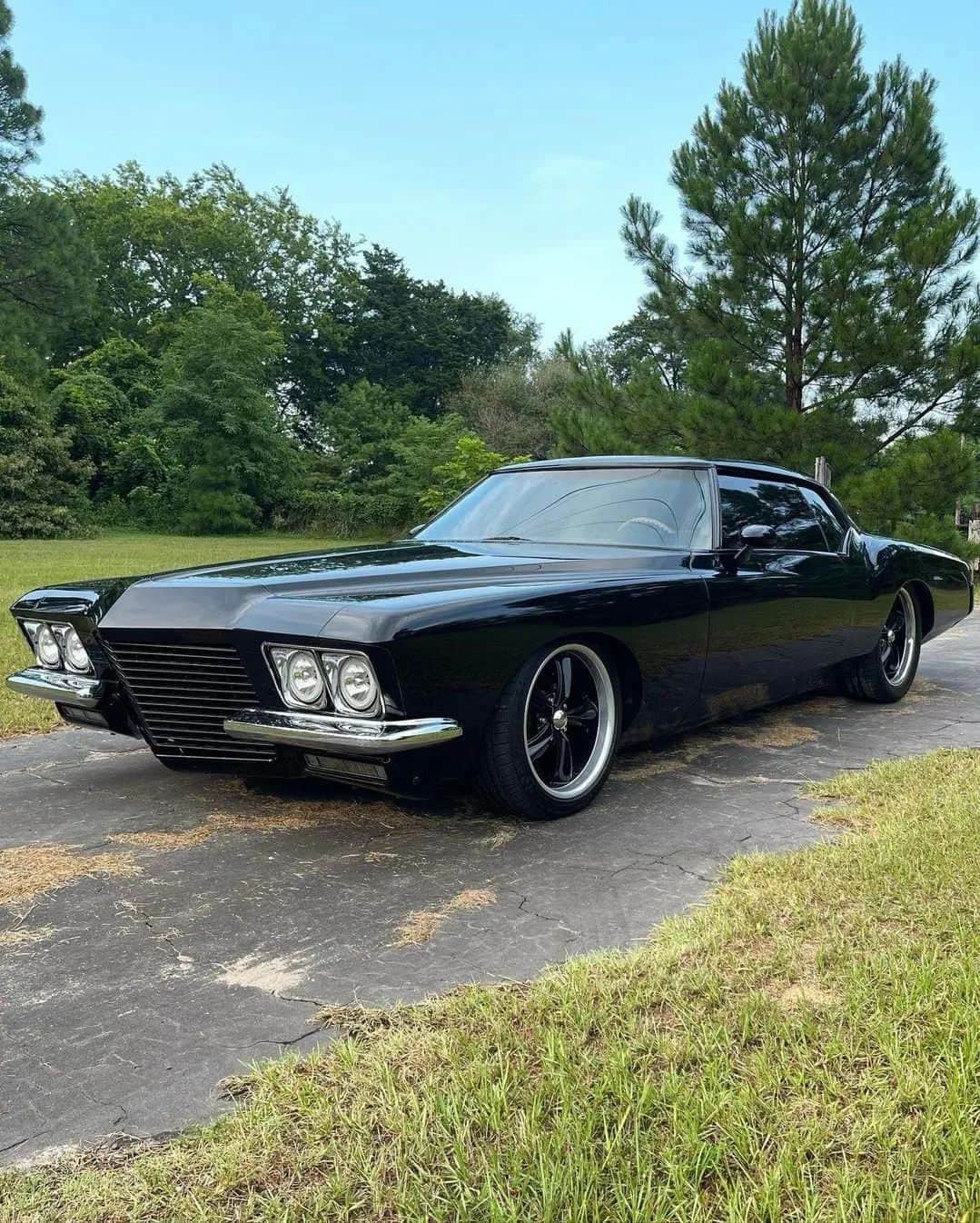 Classics Dailyさんのインスタグラム写真 - (Classics DailyInstagram)「1972 Buick Riviera Owner @jesse__hobbs _ #classicsdaily #Classic #classics #Classiccar #classiccars #americanmuscle #Musclecar #Musclecars #car #cars #Buick #Riviera」4月27日 2時28分 - classicsdaily