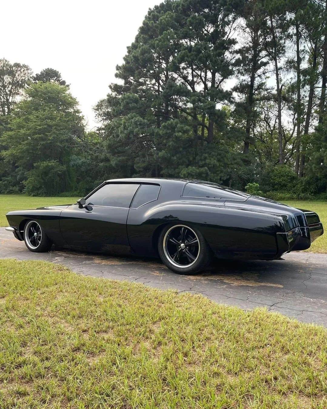 Classics Dailyさんのインスタグラム写真 - (Classics DailyInstagram)「1972 Buick Riviera Owner @jesse__hobbs _ #classicsdaily #Classic #classics #Classiccar #classiccars #americanmuscle #Musclecar #Musclecars #car #cars #Buick #Riviera」4月27日 2時28分 - classicsdaily