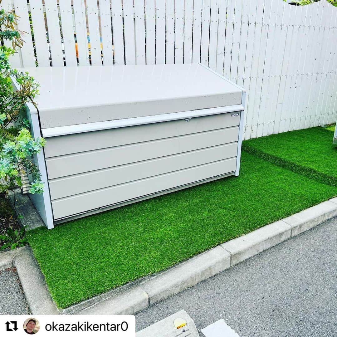 赤星拓さんのインスタグラム写真 - (赤星拓Instagram)「🌱スポーツ環境整備🌱 路盤工事から人工芝設置まで一貫して行うことで仕上がりの良さはもちろん、コストカットも実現します。 #園庭のプロにお任せ下さい #遊びの環境づくり #得意を活かす #岡﨑建工 @okaken1983  #Repost @okazakikentar0 with @use.repost ・・・ ■施工のご紹介④ 今回はS幼稚園様の緊急避難時に使用する滑り台下に敷設しました。職員様より現状だと滑り降りる園児を受け止めきれなかった際、ケガをさせてしまうリスクがあると相談いただきましたので緩衝材の上からRET®︎を敷く形の施工を提案させていただきました。RET®︎の役割は景観向上や防草対策だけではありません。施設を利用する方の安全にも貢献することができます。お庭のメンテナンスにお悩みの方、子どもたちやペットが思い切り遊べる環境を作りたい方、ぜひご相談ください。 #幼稚園 #園庭づくり #人工芝 #ritaecologyturf #RET® #岡﨑建工 #SSB @ssbiz_official」4月27日 2時28分 - akahoshi.taku_1