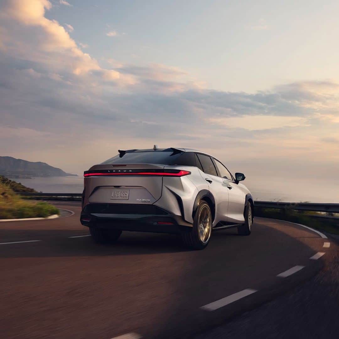 Lexus USAのインスタグラム：「There’s nothing like a smooth ride in the springtime. Take advantage of our Spring Service Event and get $150 off four eligible tires or $75 off two eligible tires.* Visit the link in our bio to schedule your complimentary multi-point inspection today.   *Restrictions and exclusions apply. See participating Lexus dealers for details. Tires must be dealer installed by 04/30/2023. Lexus vehicles only. Offer valid now through 04/30/2023.」