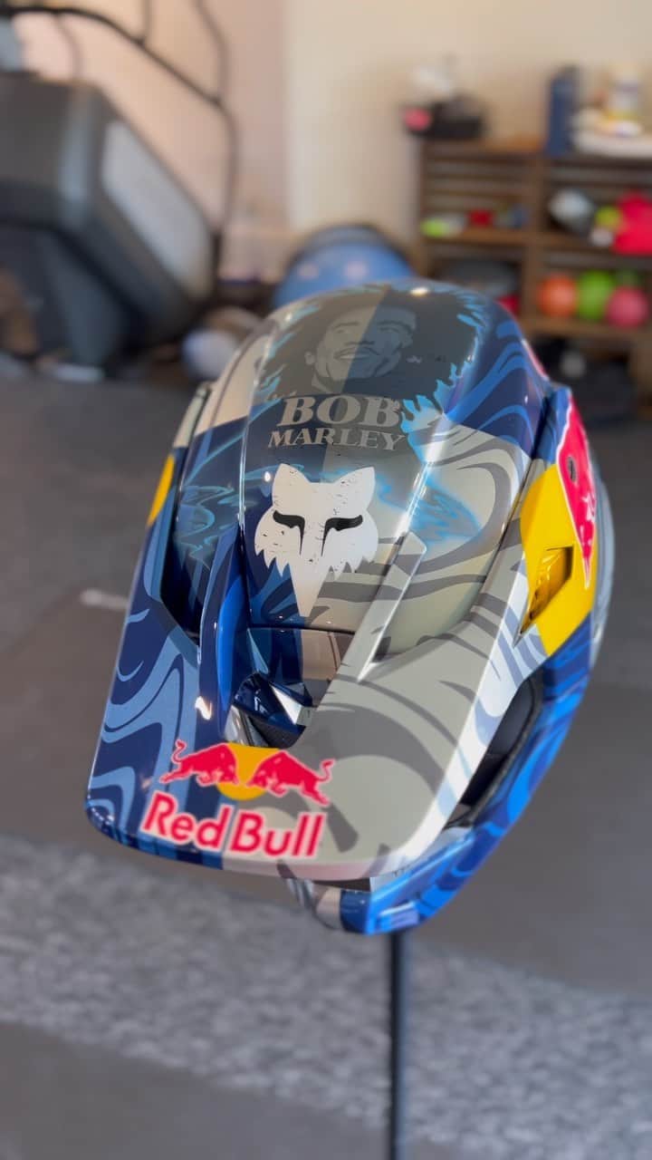 ケン・ロックゼンのインスタグラム：「I love personalizing helmets. Most of mine are music oriented as i love music. Reggae and Bob Marley in particular as his music is timeless and always lifts my mood. I love it!  @airtrix @redbull @foxmoto」