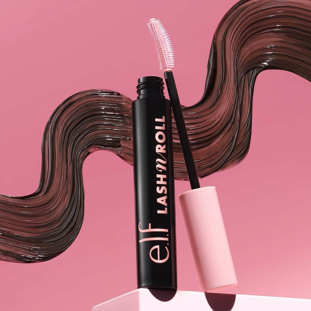 e.l.f.さんのインスタグラム写真 - (e.l.f.Instagram)「Instantly transform your look with Lash 'N Roll Mascara 💖 This mega-curling mascara lifts and separates lashes for an eye-opening effect and comes in Deep Brown, Black and Pitch Black shades 👀  Featuring a curved and double-sided silicone brush, this ultimate curling mascara will give you your most lifted lashes ever 🙌  Tap to shop for $6 🌟 #elfcosmetics #elfingamazing #eyeslipsface #crueltyfree #vegan」4月27日 2時53分 - elfcosmetics