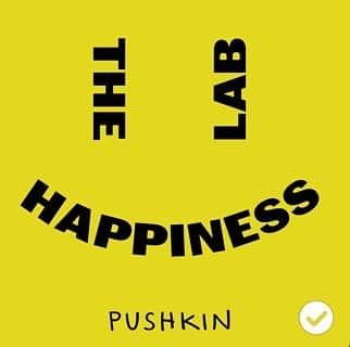 ミーシャ・コリンズのインスタグラム：「I have, at times, felt a little weird about fan conventions. It’s strange being put on that pedestal and meeting strangers who feel like they know you. But this podcast (bit.ly/Fandom4Happiness) made me understand and appreciate fandom in a new light. LINK IN PROFILE  (BTW, The Happiness Lab is a brilliant podcast series from @lauriesantosofficial at @yale.)」