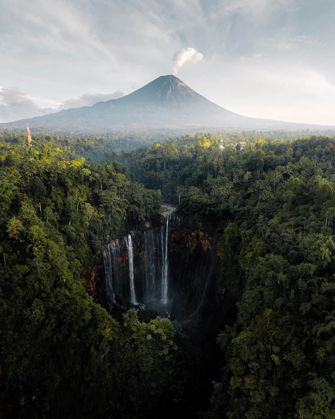 Travel + Leisureさんのインスタグラム写真 - (Travel + LeisureInstagram)「Photo by @long.explorer ⛰️ The best resorts in Indonesia, according to Travel + Leisure readers, offer lush natural settings and luxurious accommodations with a deep sense of place. Check out our list of the best properties in the country at the link in bio.」4月27日 3時10分 - travelandleisure