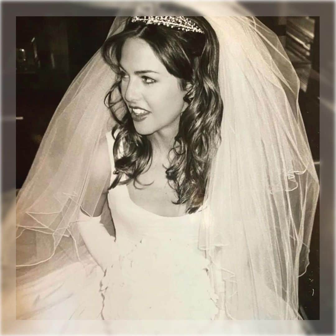 アイザックミズラヒさんのインスタグラム写真 - (アイザックミズラヒInstagram)「Rachel Zoe stuns in her Isaac Mizrahi wedding dress, radiating beauty and sophistication at The Rainbow Room in New York City. The perfect blend of vintage glamour and modern elegance, her dress is a true work of art that captures the essence of her timeless style. 💍」4月27日 3時12分 - isaacmizrahiny