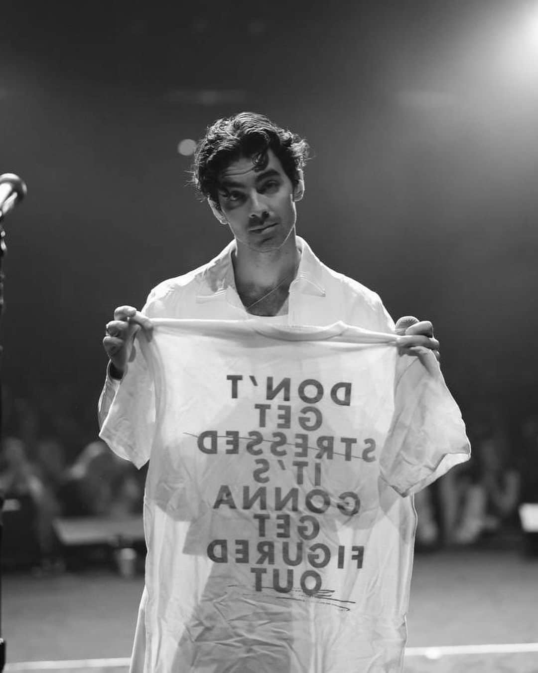 ジョー・ジョナスさんのインスタグラム写真 - (ジョー・ジョナスInstagram)「LA went crazy last night! Dallas-Fort Worth are you ready? 😏」4月27日 3時21分 - joejonas