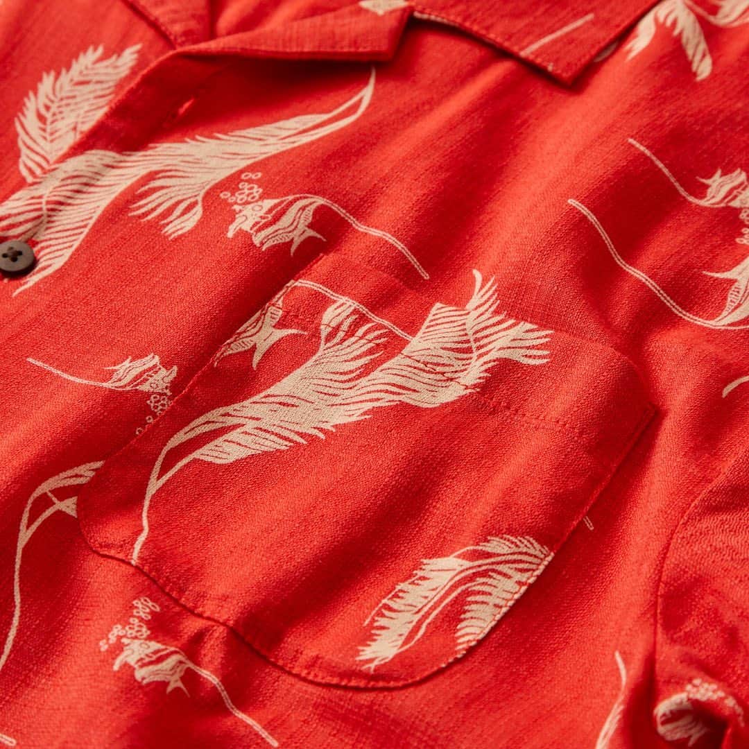 ブリクストンのインスタグラム：「Our new camp style button-up. Transition from spring to summer with superior softness.」
