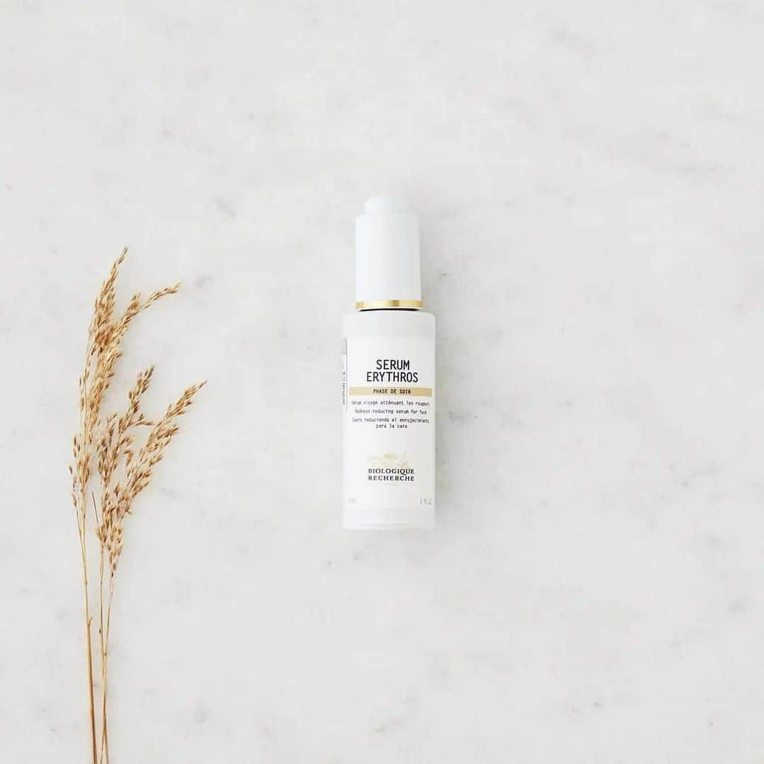 Biologique Recherche USAさんのインスタグラム写真 - (Biologique Recherche USAInstagram)「Designed for sensitive Skin Instants© prone to rosacea, Serum Erythros✨ alleviates visible areas of redness, reduces the appearance of broken capillaries on the surface of the skin, and soothes the complexion.   Affecting over 16 million Americans and 415 million people worldwide, rosacea is a skin inflammation disorder associated with abnormal vascularization. It is characterized by permanent redness, notably on the cheeks, nose, and forehead.   Serum Erythros is composed of 7 active ingredients that when used consistently (AM + PM), will diffuse redness, calm inflammation, and prevent the formation and propagation of new blood vessels.   Press a few drops of the targeted serum into areas affected by rosacea until completely absorbed (do not rub).   📸: @biologique_recherche_kosove   #BiologiqueRecherche #FollowYourSkinInstant #BuildingBetterSkin #radiantskin #SerumErythros #rosacea #RosaceaAwarenessMonth」4月27日 3時24分 - biologique_recherche_usa