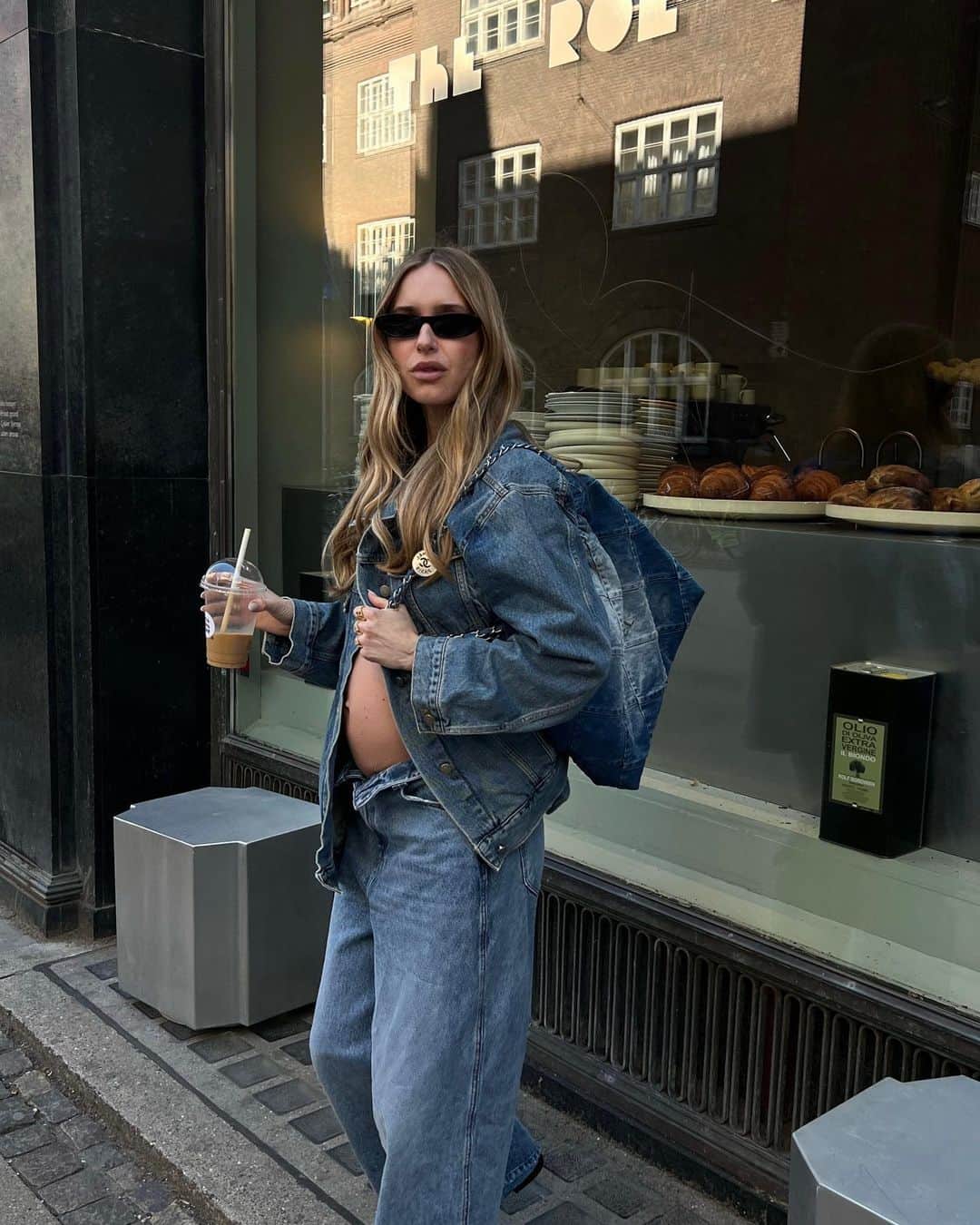 ペニーレ・タイスベックのインスタグラム：「Double denim - double date💙👼🏼」