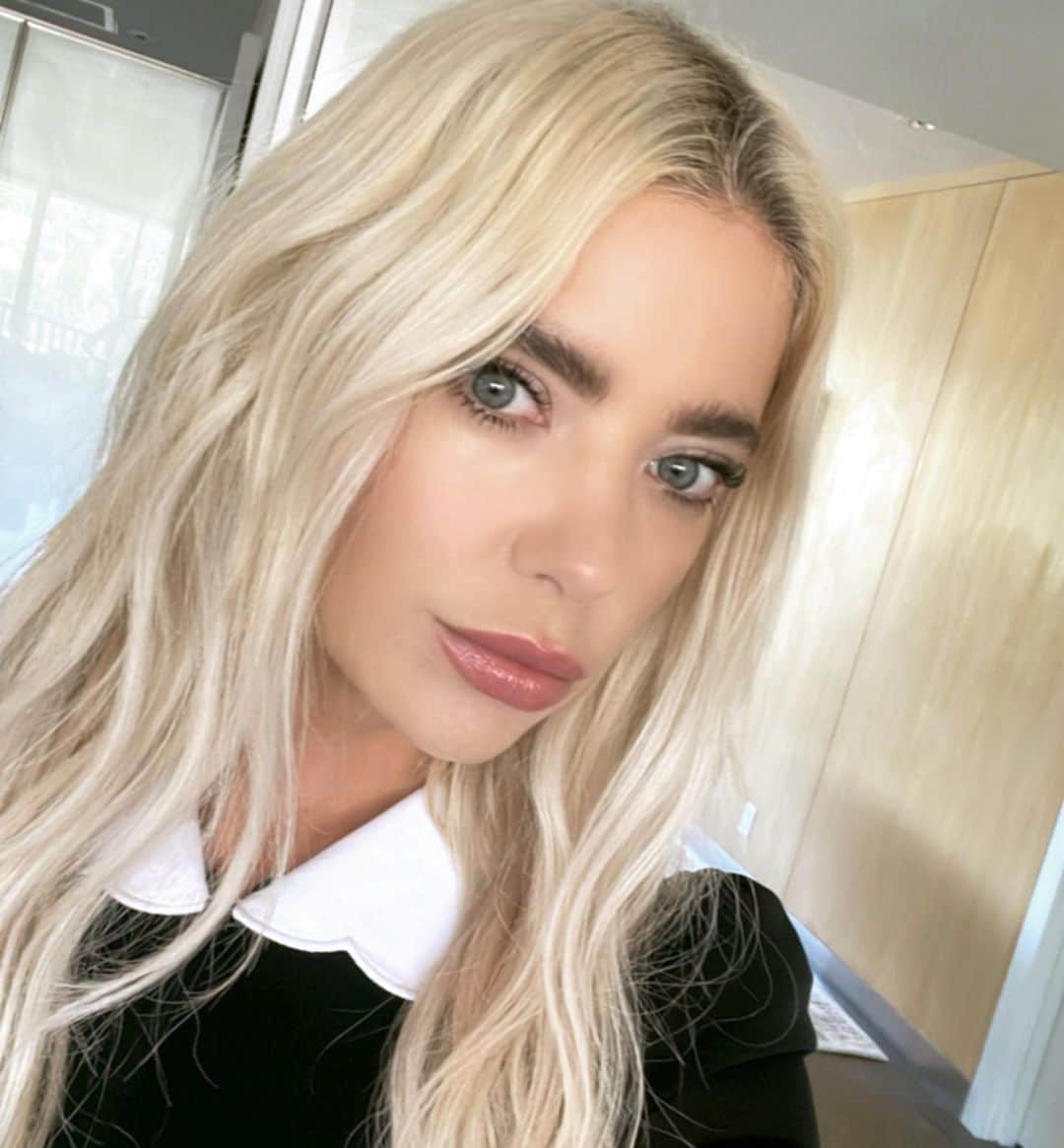 アシュレイ・ベンソンのインスタグラム：「🤍🤍🤍」