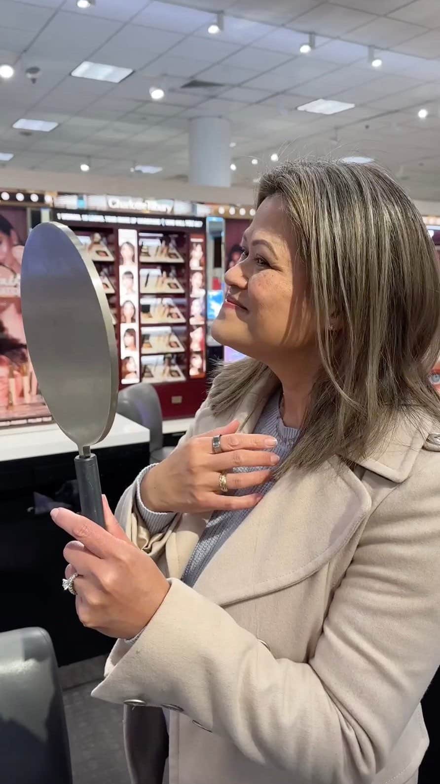Nordstromのインスタグラム：「Mother’s Day is right around the corner and @rachelshea_ is treating her mama bear to a mother-daughter shopping date at Nordstrom 💝 Shop Mother’s Day beauty gifts at the link in bio #nordstrombeauty」