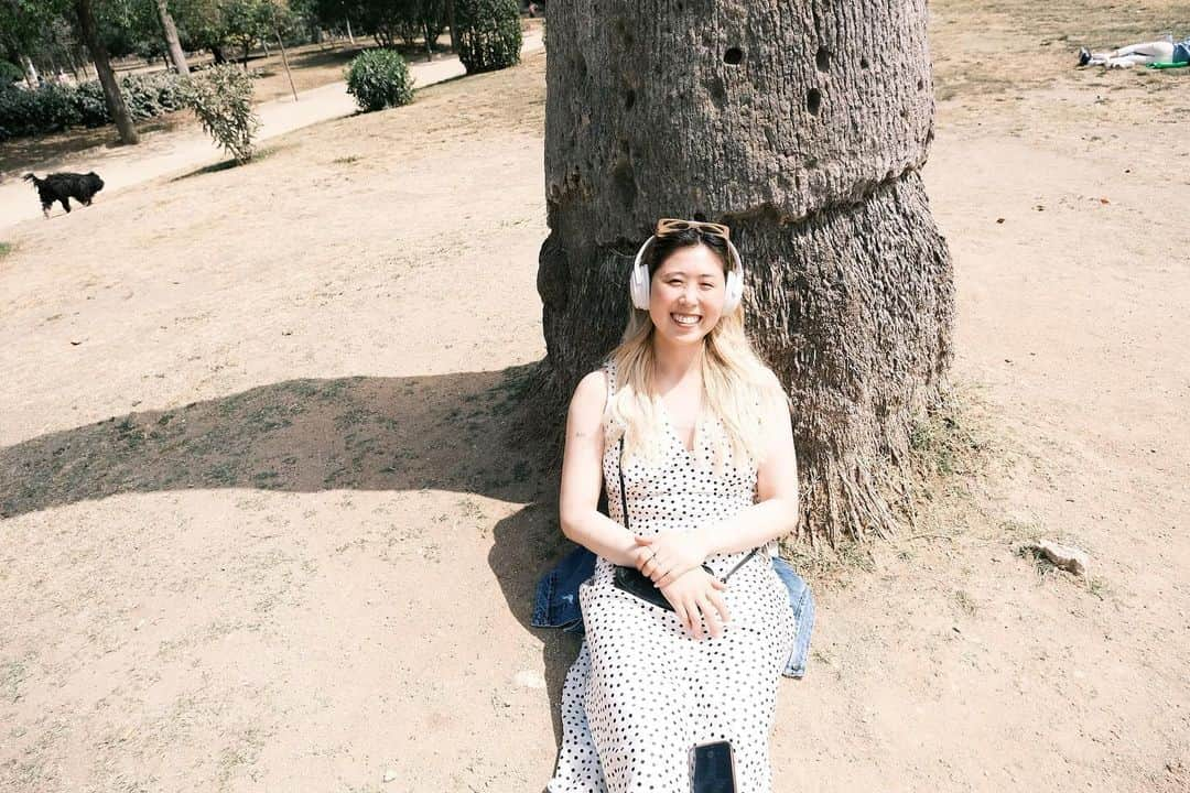 山田愛さんのインスタグラム写真 - (山田愛Instagram)「¡Hola! Another day in Barcelona 🤍  I’m loving it 🥹🧡  Girrrl I think you’re very talented. #photography  📸 by @tatsustagram3   #barcelona #spain #🇪🇸 #tattoo #art #coffee #hiking #soccer #basketball」4月27日 3時45分 - aiyamada_