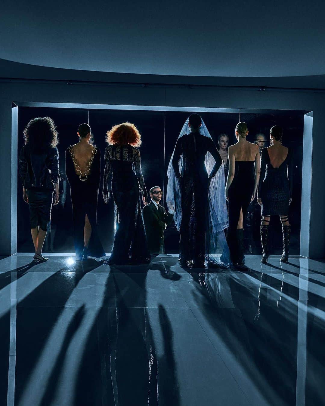 トムフォードのインスタグラム：「TOM FORD ARCHIVE COLLECTION AUTUMN/WINTER 2023   TOM FORD, IN HIS FINAL COLLECTION FOR HIS EPONYMOUS BRAND, HAS TURNED TO HIS ARCHIVES AND REISSUED HIS FAVORITE LOOKS FROM THE PAST 13 YEARS.  PHOTOGRAPHER: @STEVENKLEINSTUDIO CREATIVE DIRECTION: @KSTUDIO_NY STYLIST: @CARINEROITFELD HAIR: @GARRENNEWYORK MAKEUP: @YAD1M   #TOMFORD」