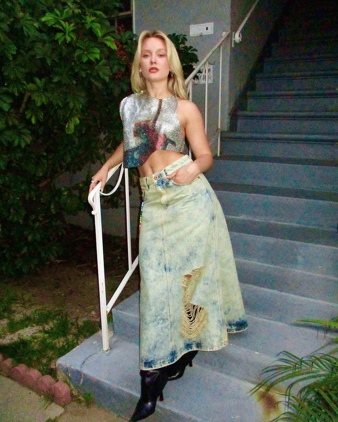 ザラ・ラーソンさんのインスタグラム写真 - (ザラ・ラーソンInstagram)「Long skirt because I’m modest」4月27日 4時05分 - zaralarsson