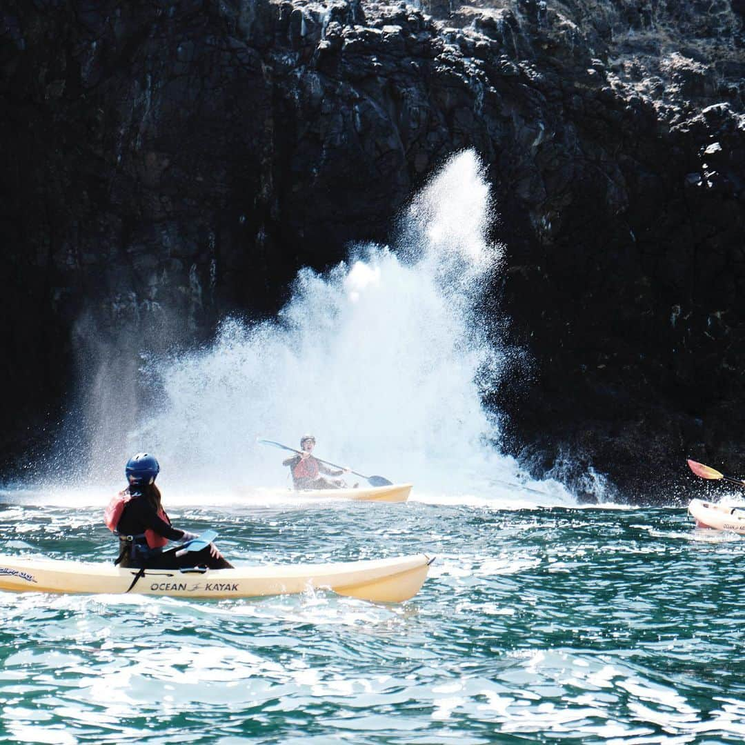 ボニー・ライトさんのインスタグラム写真 - (ボニー・ライトInstagram)「A higlight while shooting our @gogently.earth TV show was visiting Santa Cruz an island in The Channel Islands. We kayaked up to a blowhole and got soaked. I love the ocean! Before we went to the islands we met with Julie Tumamait-Stensile a Chumash elder and spoke to her about her ancestors that once lived on Santa Cruz. Highly recommend visiting these beautiful islands @visitcalifornia #visitcalifornia」4月27日 4時25分 - thisisbwright