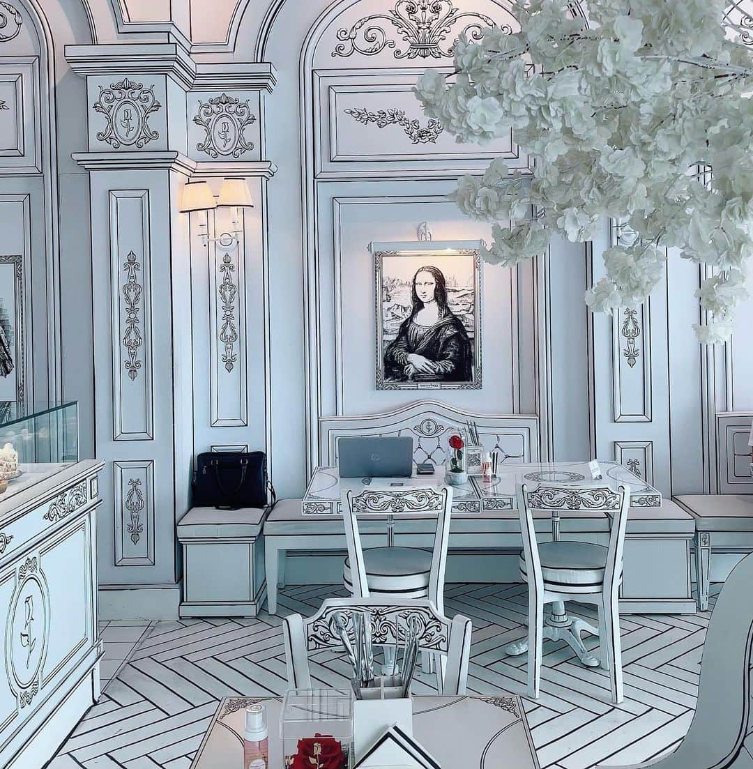 のインスタグラム：「絵に入れる可愛いカフェ in Dubai  #foreverrosecafe #cafe #dubai」