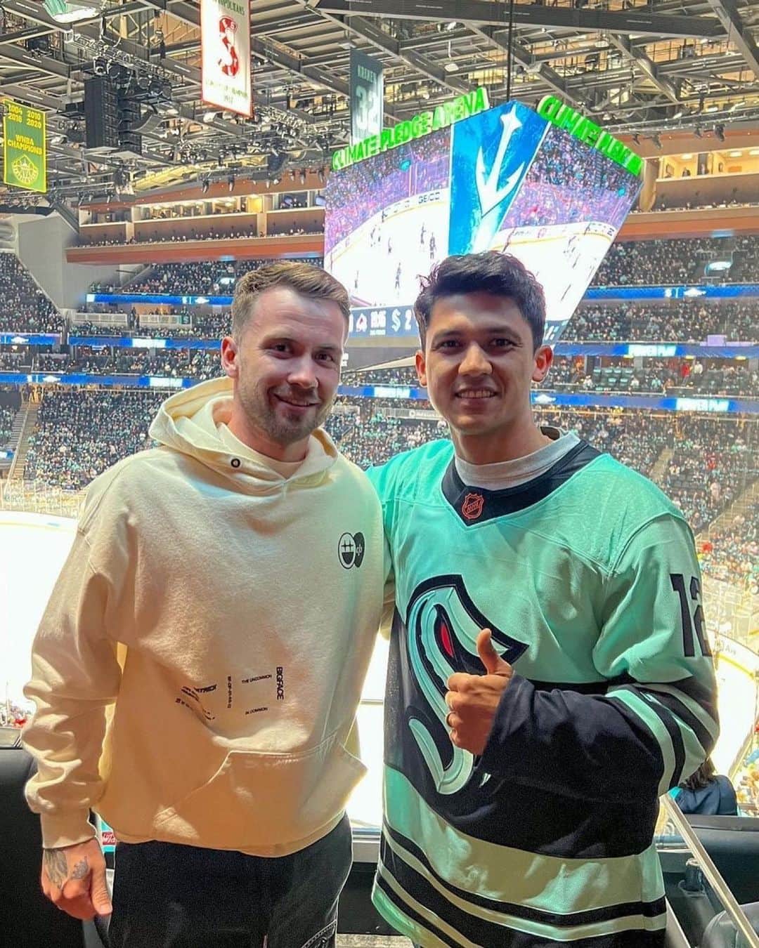 Major League Soccerのインスタグラム：「@soundersfc 🤝 @seattlekraken⁣ ⁣ Seattle support: #StanleyCup edition 💙」