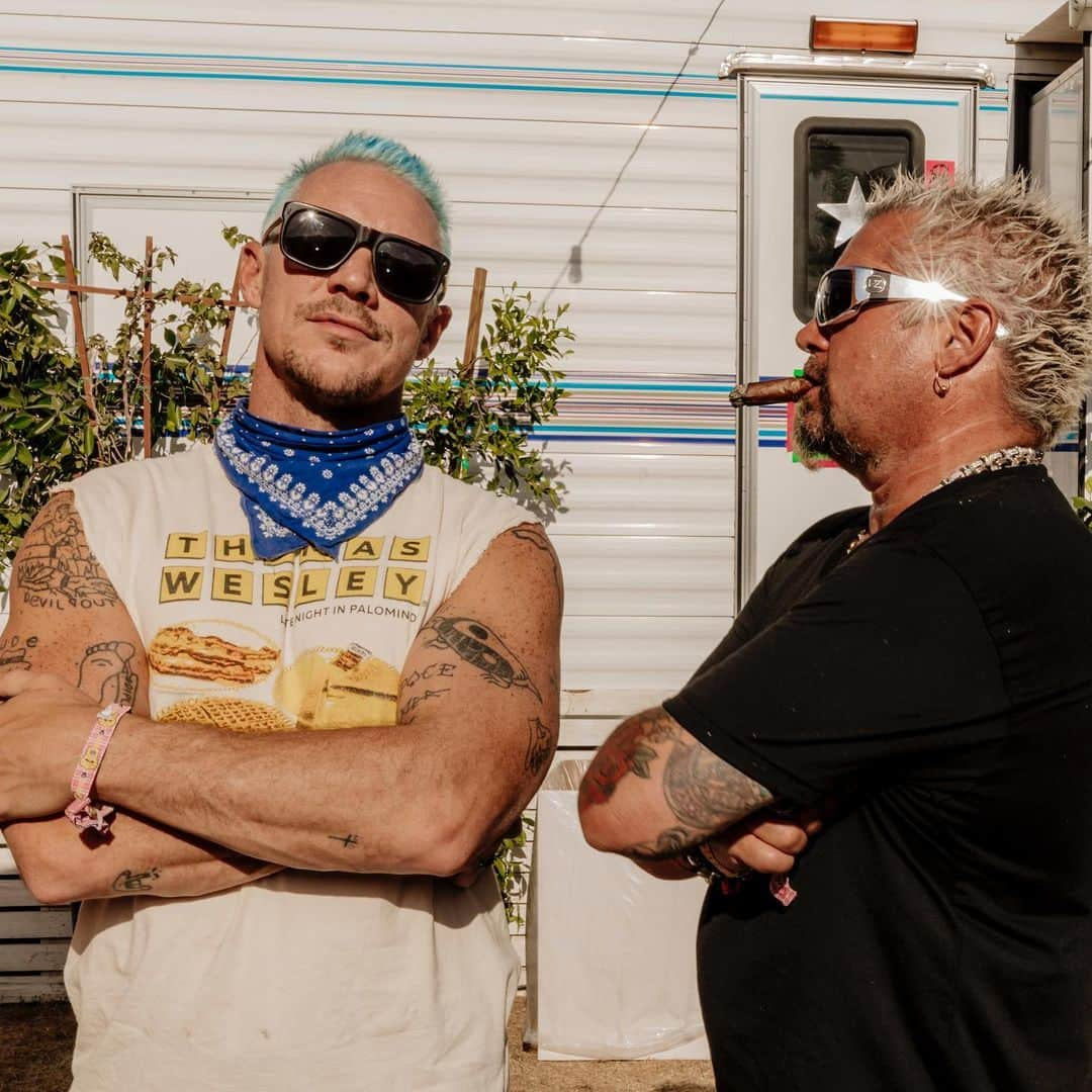 ディプロさんのインスタグラム写真 - (ディプロInstagram)「long caption but hear me out .. stagecoach is this weekend (basically it’s coachella weekend three where @guyfieri is headliner) I have my own stage this time (it’s yuma tent but for rednecks)  should I dye my hair blue again for sunday night closing set at the palamino tent?  it’s gonna be 85 degrees when I play so I had my team build a bud light water hose so that I can turn everyone gay by the end of the festival. The highlight of last year was that lana del rey watched my set 🥹 but this time I have a whole new album to play 🔉(and… last years set was just uploaded to youtube 🤗)」4月27日 5時16分 - diplo