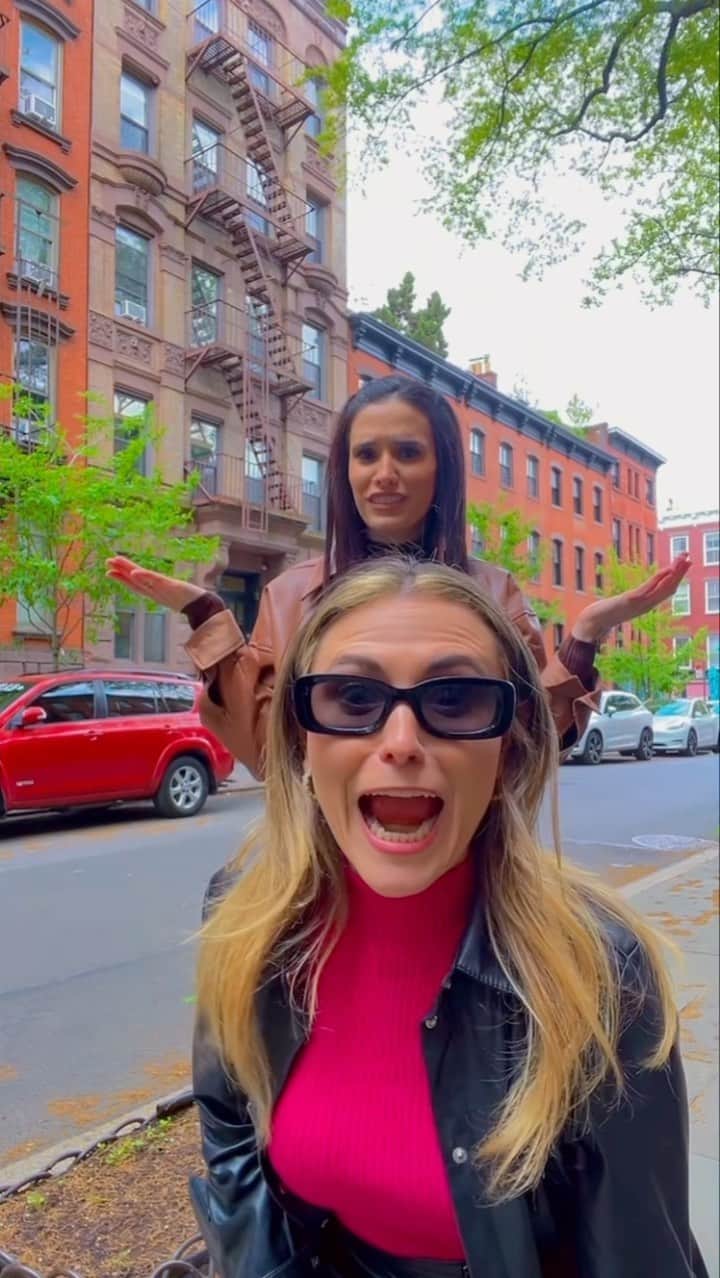 Mayela Vazquezのインスタグラム：「I do love my Best friend 😂😂 . . #sisters #sistergoals #nyc #newyorklife #bestfriend #nycity」