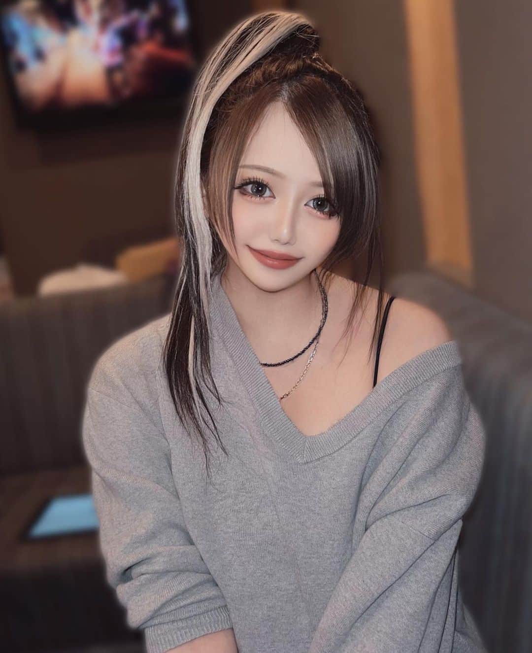 一ノ瀬さやかのインスタグラム：「opaYo!!  黒髪インナーほわいとが 可愛すぎてたまりません。  家の片付けが出来てなかったから こんな時間に始めちゃったうちは 最強の馬鹿です😈  #spring #🌸🍃 #もうすぐ夏  #lll#likeforlikes❤#eyemakeup#팔로우#친구해요 #인친환영  #キャバ嬢#しずおか #ラウンジ#ワンホン#グラビア #ニュークラ嬢#静岡観光#静岡グルメ#銀座#北新地#錦 #中洲#六本木#可愛い女の子#かわいい女の子#美女#idol」