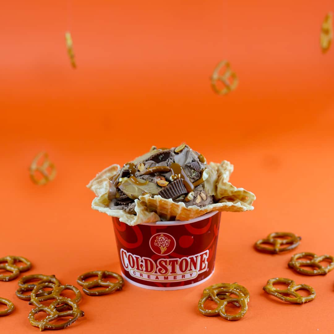 コールド・ストーン・クリーマリーのインスタグラム：「There’s KNOT a better way to celebrate National Pretzel Day 😍🍦🥨 Try our REESE’S Take 5 Peanut Butter Creation™ today!   Order online at the link in bio!」