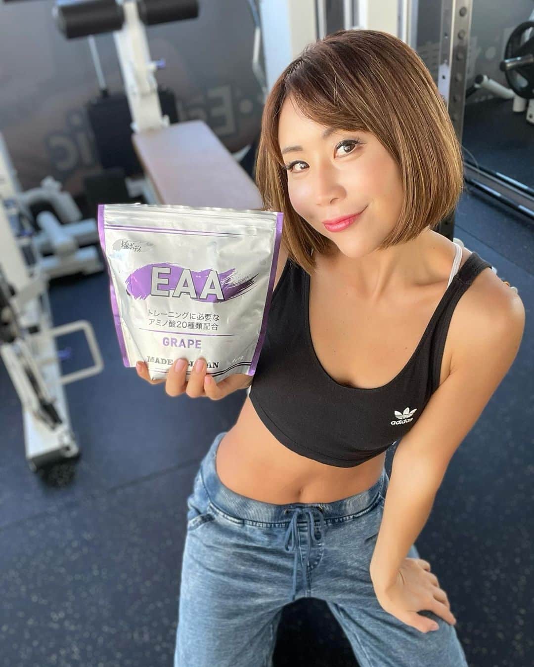 mizuのインスタグラム：「どーも覚えてますか？  人生変えちゃう夏かもねっ♪の 西田ひかるです。  アミノ酸20種類配合のEAA💪✨  飲みやすさNo.1☝️ 失敗しないEAAは 『極ボディ』です✨✨✨ @kiwamibody_official   GW直前SALE開催中ですよー🌈 ぜひこのお得な機会に飲んでみてねー😁🍇  【〜4/30 】 📣楽天GW直前イベント　 ポイント15倍‼️ 約1,500円OFF‼️  【5/1〜5/7】 📣Amazonタイムセール 約1,000円OFF‼️  📣楽天GWセール 約2,000円OFF‼️  #EAA #筋トレ  #筋トレ女子 #トレーニング  #極ボディ」