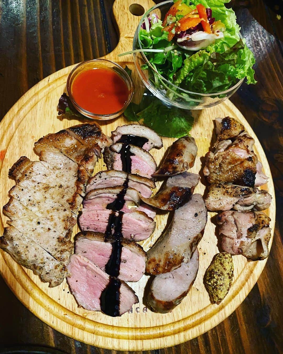 城之内早苗のインスタグラム：「今日は暖かい😊 昨夜は久しぶりの アラ50女子会でした❣️ お口が忙しくて この一枚しか撮れませんでした😅 お肉、肉、にく〜 食べて頑張るのです💪  城之内早苗Birthday Premium Liveが、MZES東京で開催致します✨  ▪️日程：2023年5月17日(水)  ▪️時間：開場18:00 ／開演19:00  ▪️場所：MZES東京 東京都港区赤坂3丁目14-1コンチネンタルIVビルB1F 千代田線 赤坂駅1番出口から、徒歩2分 丸の内線 赤坂見附駅10番出口から、徒歩5分  ▪️観覧チケット代：￥8,000(税込・ワンドリンク付き) ※別途ワンフードオーダー制  【チケット販売中】 トレイスタ　チケットセンターにて 電話でのお取扱いのみ。 TEL：03-53242058 ※問い合わせ、チケット購入は、平日12:00〜17:00  ※電話が混みあった際には、留守番電話に切り替わってしまいますが、留守番電話にメッセージを残さず、改めておかけ直しくださいませ。 電話での先着受付となります。  【ツイキャス配信】 ▪️配信チケット：3,000円 ※アーカイブあり5/24(水)23:59まで  ▪️プレイガイド：ツイキャス https://twitcasting.tv/c:mzes/shopcart/225456  ▪️販売期間：4月10日(月)12:00〜5月24日(水)21:00まで  #城之内早苗 #アラ50 #女子会 # バースデーライブ #アコースティックライブ  #ツイキャス配信もあります」