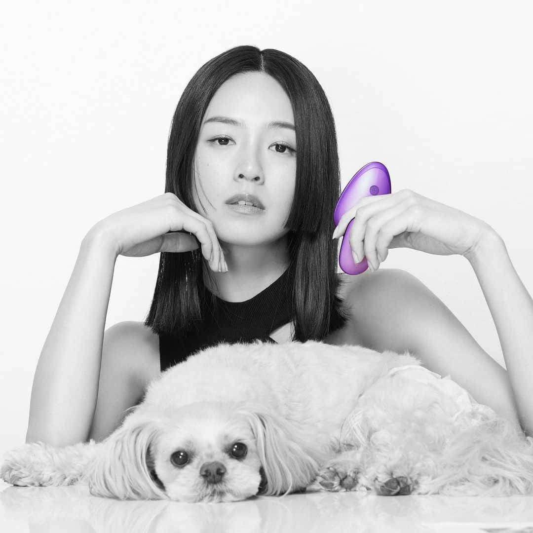のインスタグラム：「@jmec_be  手で塗るだけでは届きづらい角質層の奥まで浸透トリートメントを💜 ホームケアで潤い肌に✴︎  ph_ @toshinorisuzuki  ha.ma_ @__kaede_ma   #ビューテリジェンスf  #jmecbe  #スペシャルケア #うるおい肌 #ハンドケア #PR」