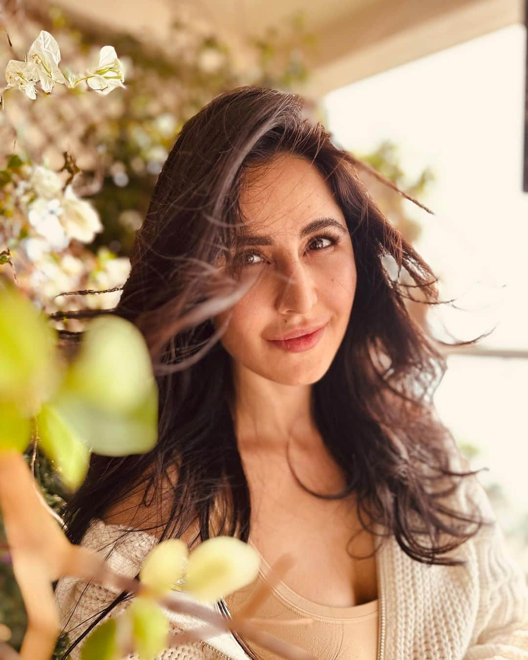 カトリーナ・カイフさんのインスタグラム写真 - (カトリーナ・カイフInstagram)「Gd morning…🌻」4月27日 15時45分 - katrinakaif