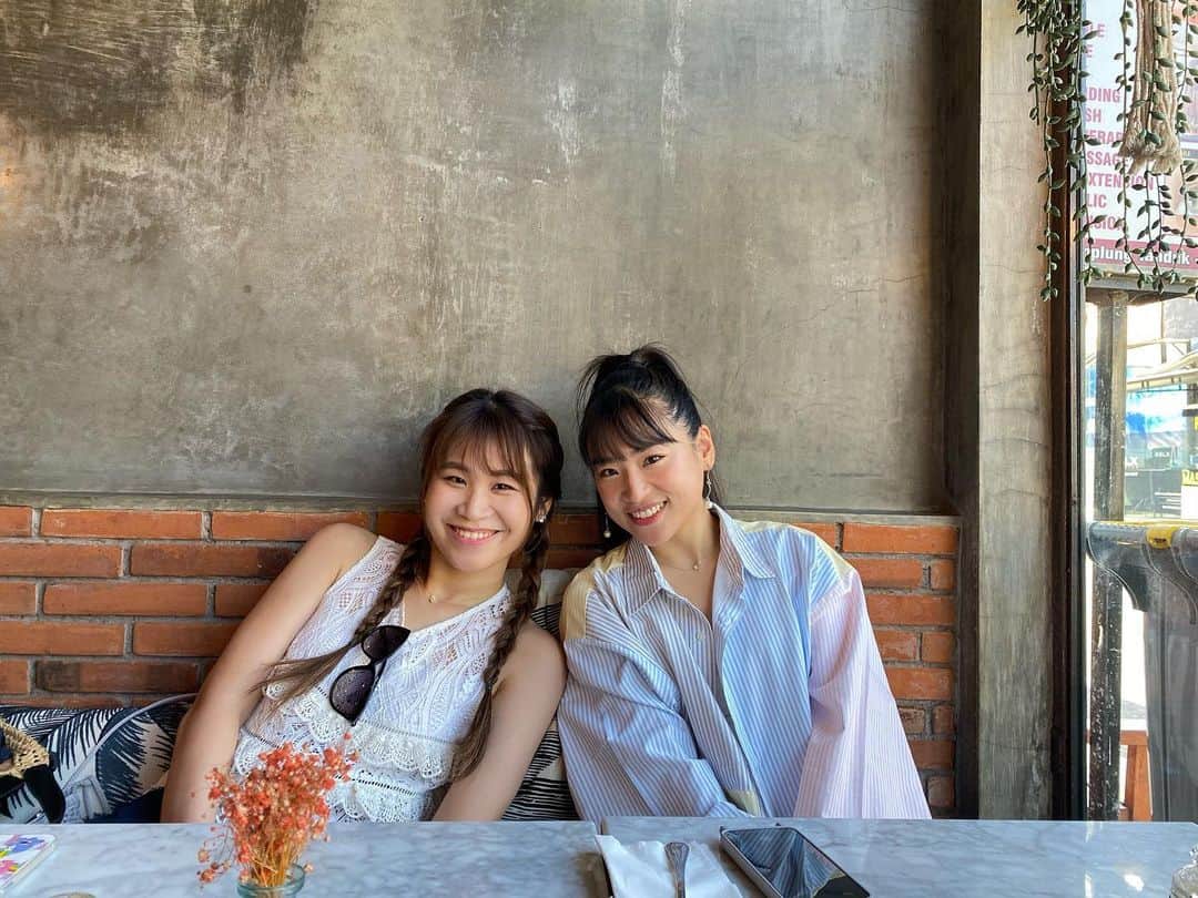 仲川遥香のインスタグラム：「Maria & Haruka🤍  #indonesia #bali #cafe #girlstrip #ジャカルタ生活 #女子旅 #オシャカフェ #バリ島 #仲川遥香」