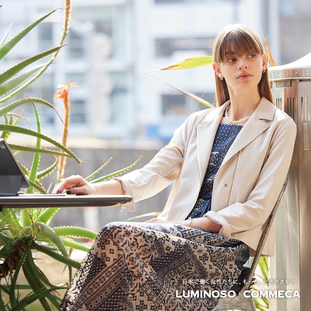 LUMINOSO COMMECAのインスタグラム：「〈LUMINOSO COMMECA〉　 . 5/1(月)より 店頭にてキャンペーンがスタート♩  『ライダース・ジャケット 　　　　気分を変えてお仕事を』  クールな印象のライダース・ジャケットを、  柔らかなジャージー素材で優しく表現しました。 私の新しいお仕事スタイル。   . この他にも新作商品を 多数取り揃えております♬   #luminosocommeca #fashion #ルミノーゾコムサ #春コーデ #キャンペーン #新作　#お仕事」