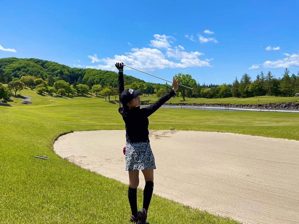 京佳のインスタグラム：「日本にいるとゴルフばっかり⛳️ なんて健康的なんでしょう？」