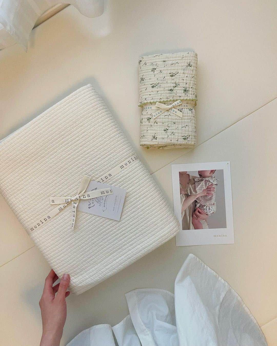 結城はゆるさんのインスタグラム写真 - (結城はゆるInstagram)「🧺 　 　　 　　˗ˏˋ  #出産準備購入品 ˎˊ˗ 　　  　　☑︎ @meninadaikanyama ♡ 　　　   　　 　　肌触り良し、色んな所に使えるのも良し◎ 　　そしてとにかく全体的に全部可愛い。← 　　猛スピードで取り掛かった準備もあともうちょっと🤏 　　(まだ終わってないんかい) 　　 　　 　　 　　 　　　 　 　 #meninadaikanyama #이불 #出産準備 #出産準備品 #出産準備グッズ  #おくるみ #イブルマット #イブル #イブルのある暮らし  #プレママ #初マタ #マタニティ #マタニティライフ  #マタニティ記録 #妊婦記録 #臨月妊婦 #yuuki_maternity #maternity」4月27日 16時10分 - yuuki__hs