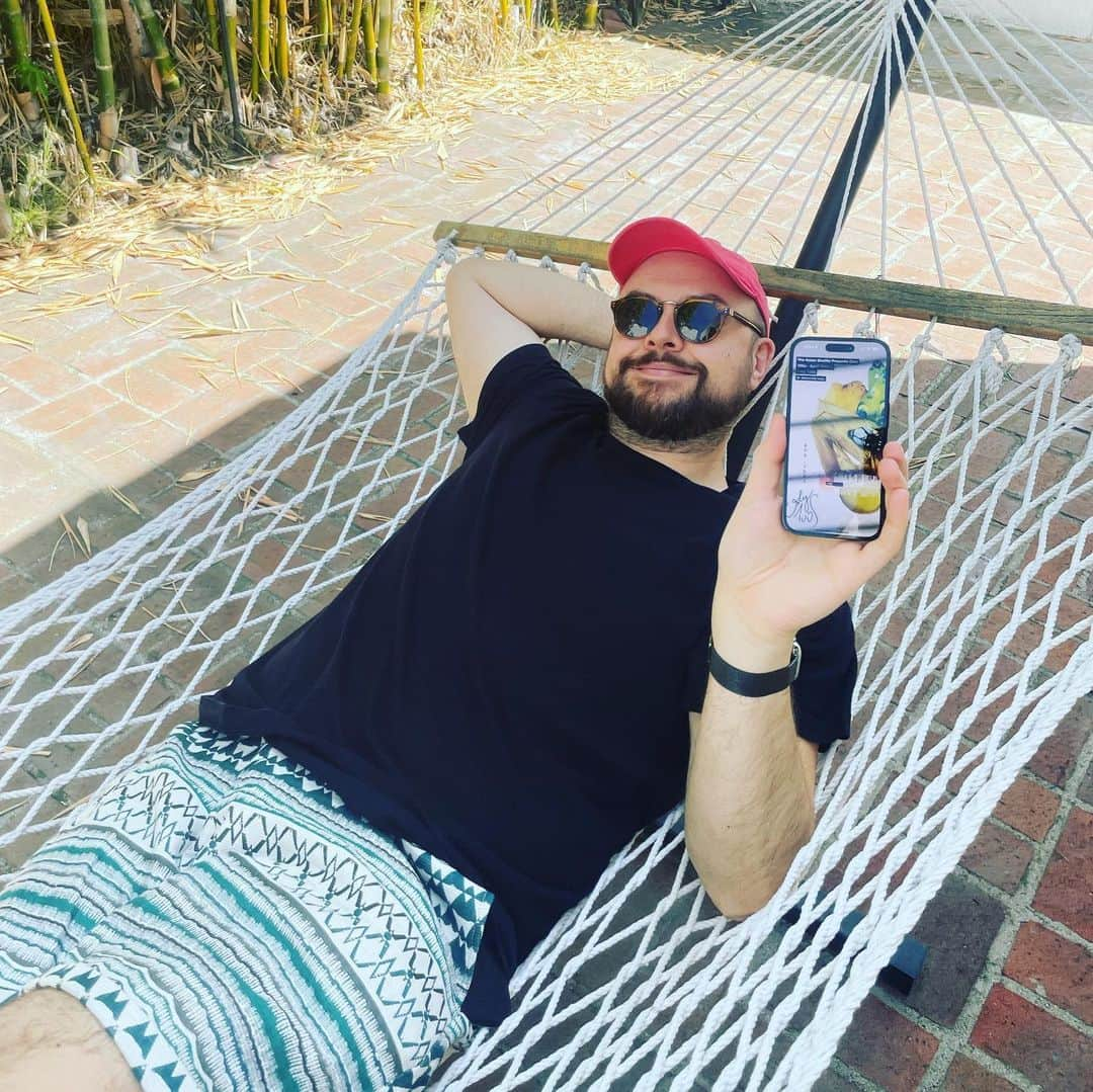 ジ・アストン・シャッフルのインスタグラム：「New @itsonly100s is up & hammock approved! Unrelated - tips for getting out of a hammock?」