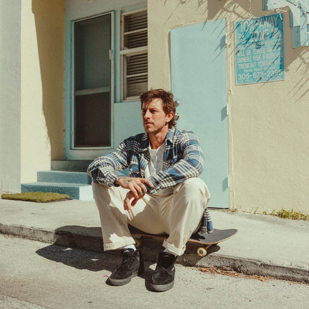 ブリクストンのインスタグラム：「Light layers in Miami #rileyhawk」