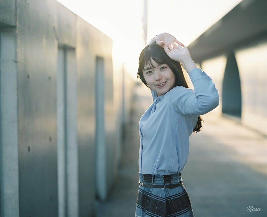 Masaさんのインスタグラム写真 - (MasaInstagram)「.  Pentax6x7  Super Takumar 105mm F2.4 #pro400h  💃  撮影日 : 2023年3月14日  #まさペン #エビプリ #pentax6x7 #pentax67 #バケペン #中判フィルム #film #filmcamera #filmphotography #フィルム #フィルムカメラ #フィルム写真 #igersjp #portrait #ポートレート #京都 #kyoto #京都駅 #夕焼け #sunset」4月27日 7時30分 - masa_nikonist