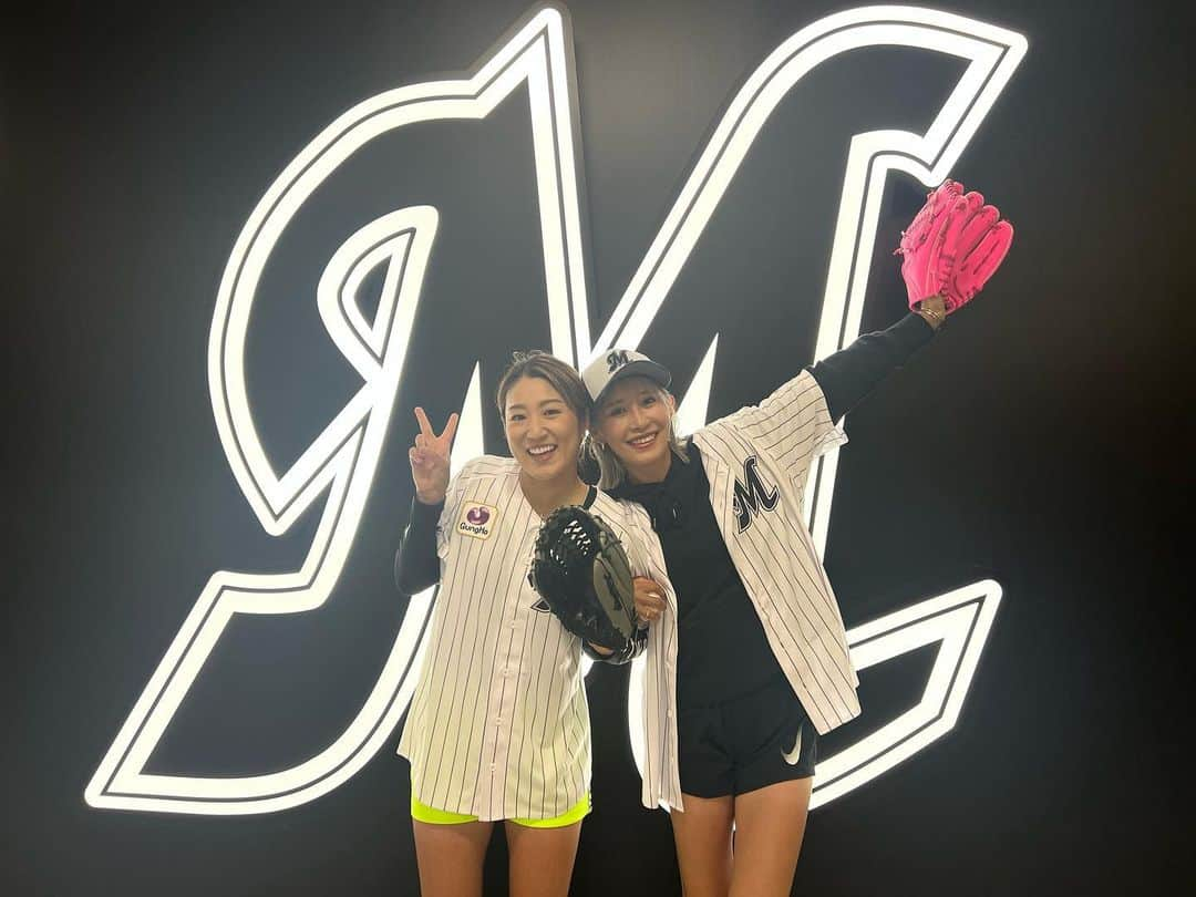 藤本麻子のインスタグラム：「ZOZOマリンスタジアム ビーアイテック🧡 スペシャルナイター⚾️ . くみちゃんの始球式で  私はキャッチャーしました⚾️ そしてなんと、バッターは角中さん 😆 . くみちゃんとバッテリー組んでストライク奪いました🤣🤣🤣 . ビーアイテック大山さん いつもありがとうございます🧡 @h.ohyama1  . .」