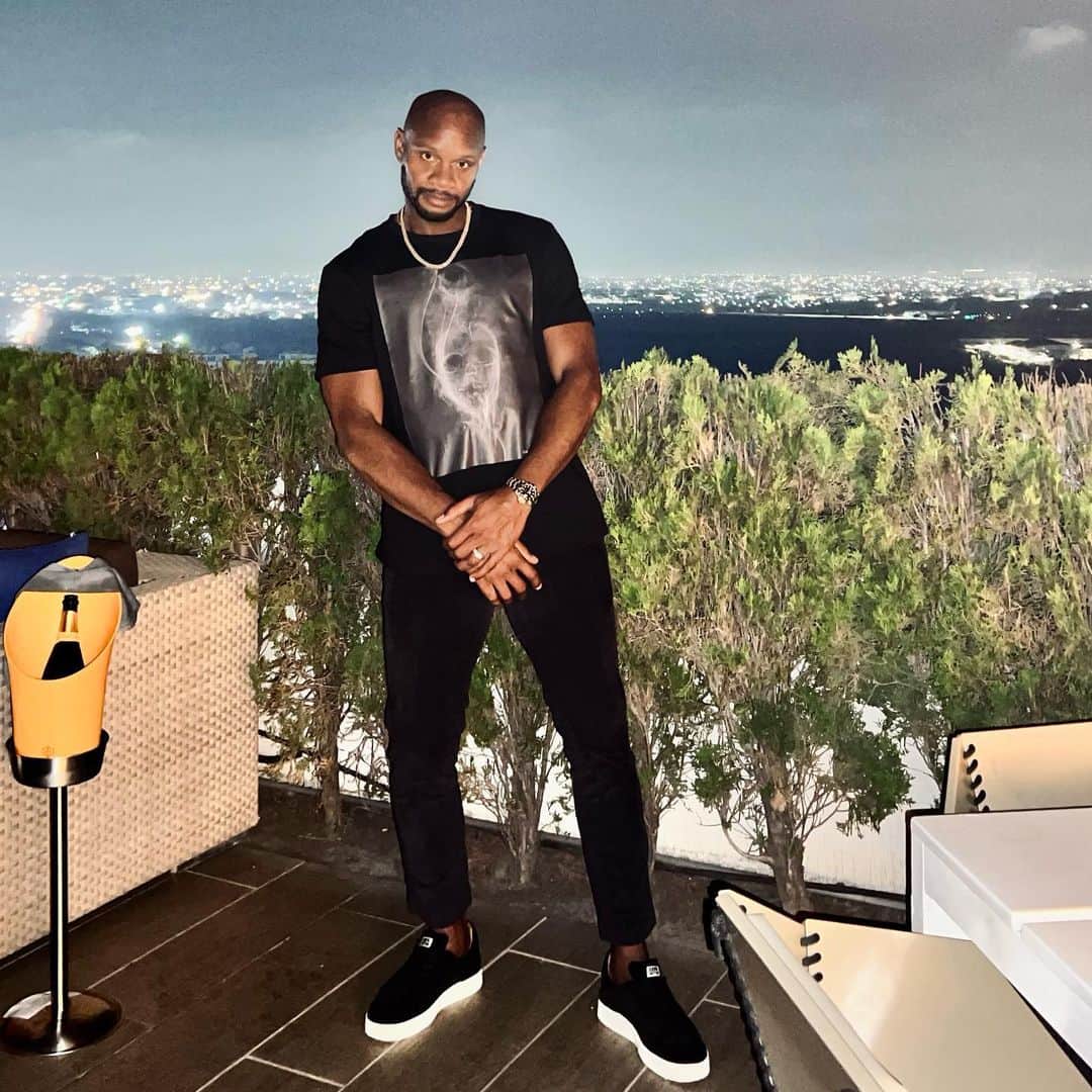アサファ・パウエルのインスタグラム：「🔝」