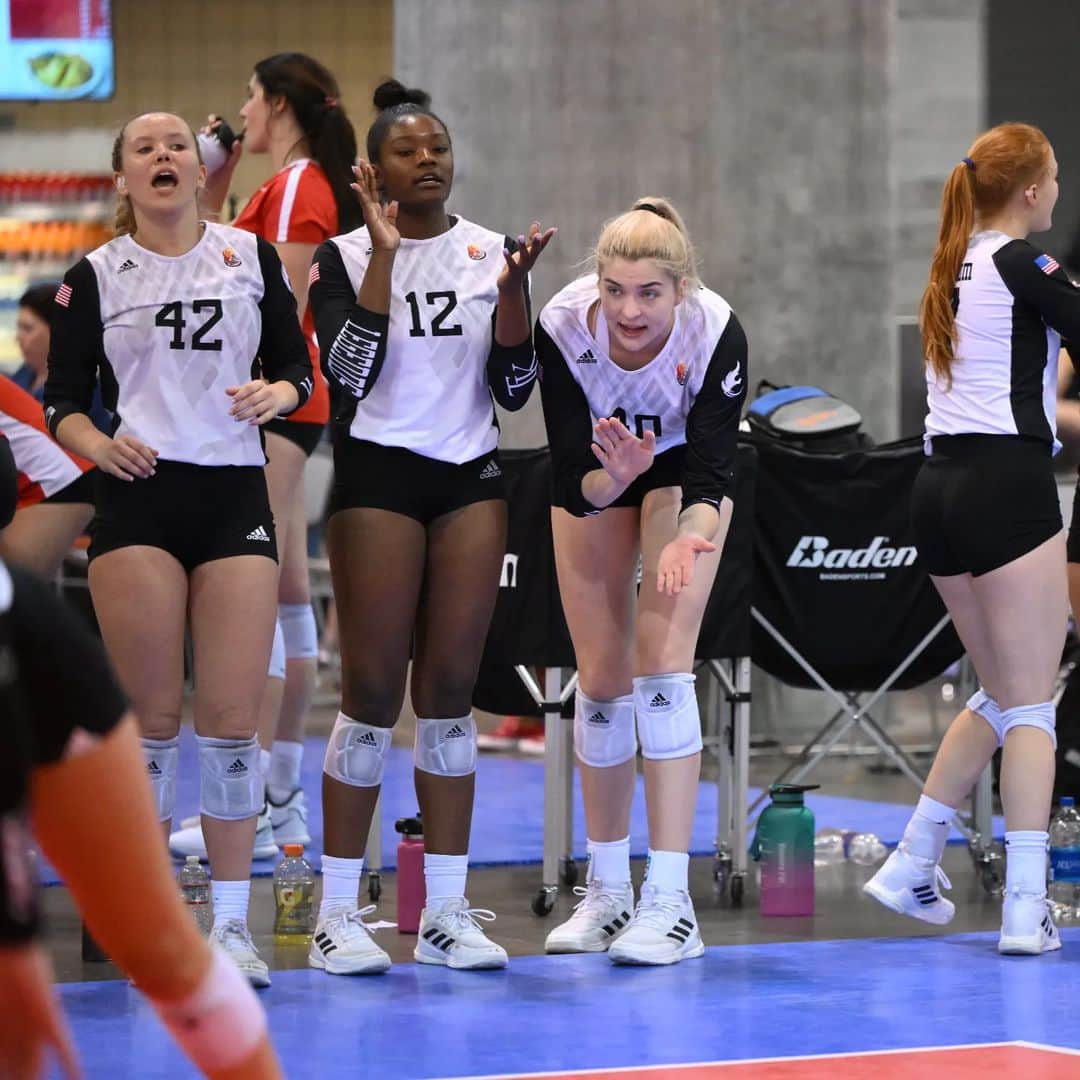 USA Volleyballさんのインスタグラム写真 - (USA VolleyballInstagram)「This year's Girls 18s National Championship in Columbus will feature the first USA VolleyProm! 🌹 We can't wait to see everyone having fun and playing volleyball!  Info at 🔗 in our bio」4月27日 7時51分 - usavolleyball