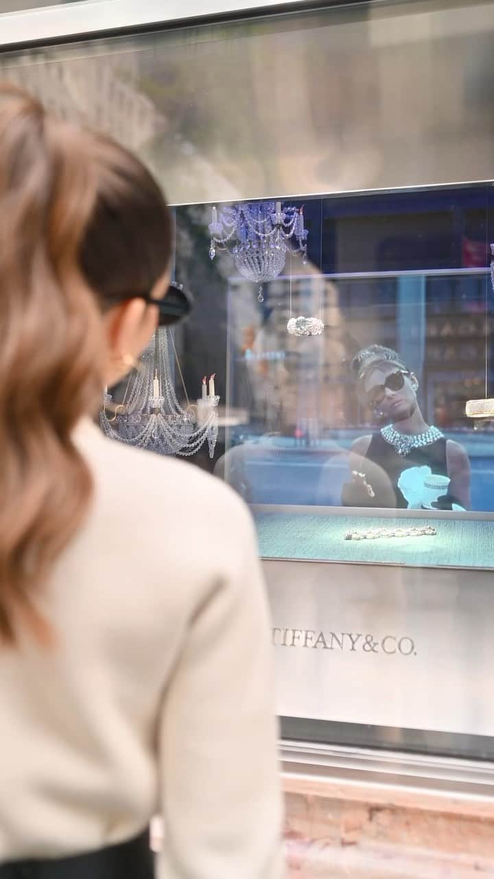 Camila Queirozのインスタグラム：「My breakfast at @tiffanyandco during the reopening of this incredible landmark 💎 #TheTiffanyLandmark  #TiffanyAndCo」